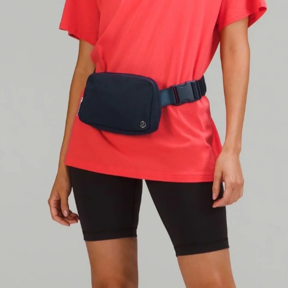 NWT 🍋 Lululemon True Navy Everywhere Belt Bag